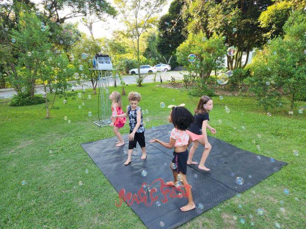 locação-brinquedos-maquina-de-bolha-de-sabao-profissional