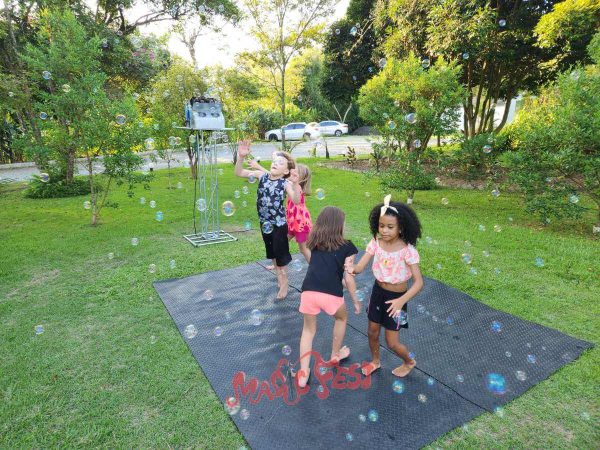 locação-de brinquedos-em-são-paulo-maquina-de-bolha-de-sabao-profissional