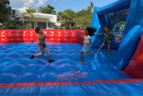 aluguel-brinquedos-futebol-inflável-máquina-bolha-sabão